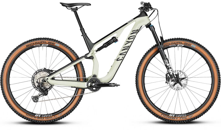 Trailbike: Auf der Federwegsskala rangiert diese vielseitige Gattung zwischen 120 und 140 Millimetern. Die Gewichte reichen je nach Preisklasse von 11 bis 15 Kilo. Günstige Modelle gibt es bereits ab 2000 Euro. Für echten Fahrspaß muss man jedoch bis zu 3000 Euro investieren.