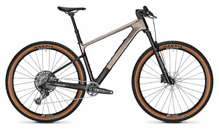 Versatility is the trump card. This means that the new Focus Raven Carbon hardtail still secures a considerable number of votes.