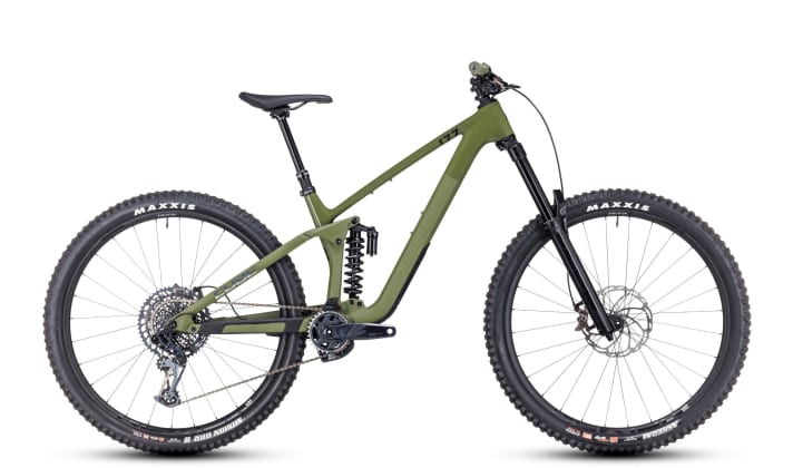 At 4399 euros, the Stereo ONE77 C:68X TM is the most affordable carbon enduro bike from Cube.