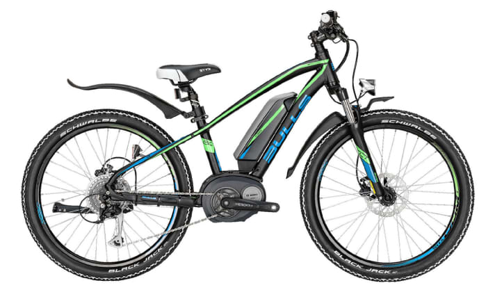 Bulls Twenty4 E  Bulls hat mit dem Twenty4 E ein Hardtail mit 24 Zoll-Laufrädern im Angebot. Das Bike wird von einem Bosch Active Line-Antrieb (250 Watt) mit 400 Wh-Akku angetrieben. Für das 21,5 Kilo schwere E-MTB ruft Bulls 1999 Euro auf.