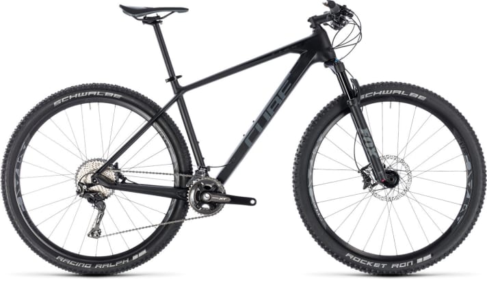   For 1499 euros, the Cube Reaction C:62 already comes with 2x11 XT gears from Shimano.