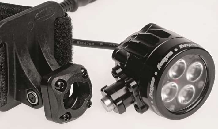 Auf den britischen Fräsen von Hope entstehen nicht nur Anbauteile, sondern auch Bike-Lampen.