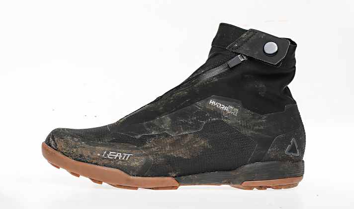 For us, a construction with a high shaft is the only sensible design for a rain shoe