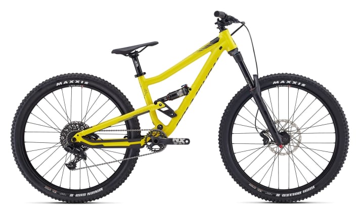 The 27.5-inch mini downhiller gets 160 mm of travel from the Yari fork and rolls onto the piste with a large 200 mm brake disc at the front (180 mm at the rear). Weight: 14.32 kilos, price: 2299 euros.