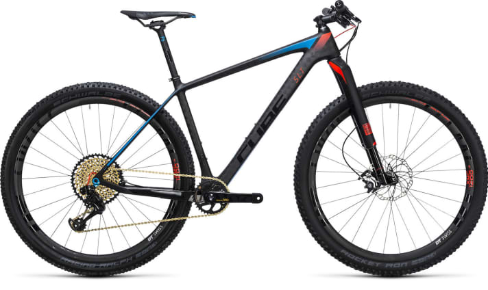   The Cube Elite carbon hardtail remains the top model. In addition to the SLT version shown here for 6499 euros, there are five more affordable models.