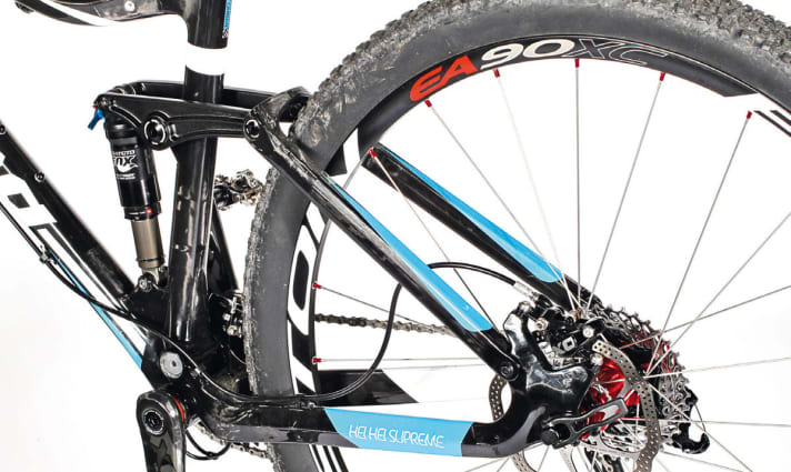   The supported single-joint rear suspension works as you would expect from a race fully. Sporty and firm with exactly the ride comfort you need. Good: easy-to-use thru-axle.