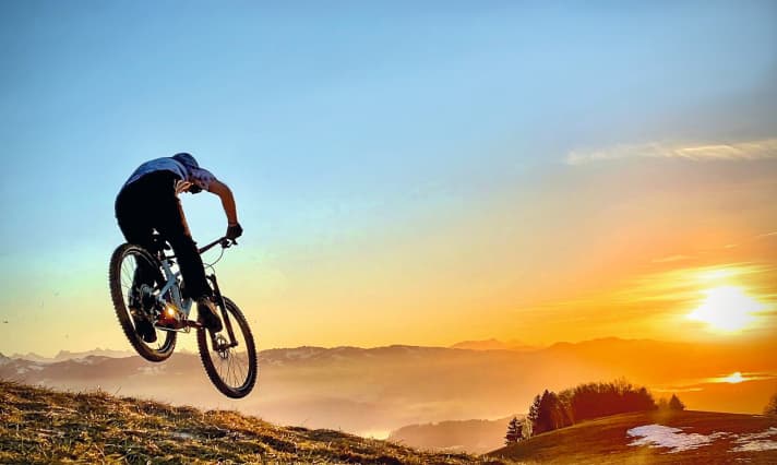   Roman Lüthi (41) from St. Gallen in Switzerland wins the BIKE Photo Contest with his successful self-timer picture in the Action category.