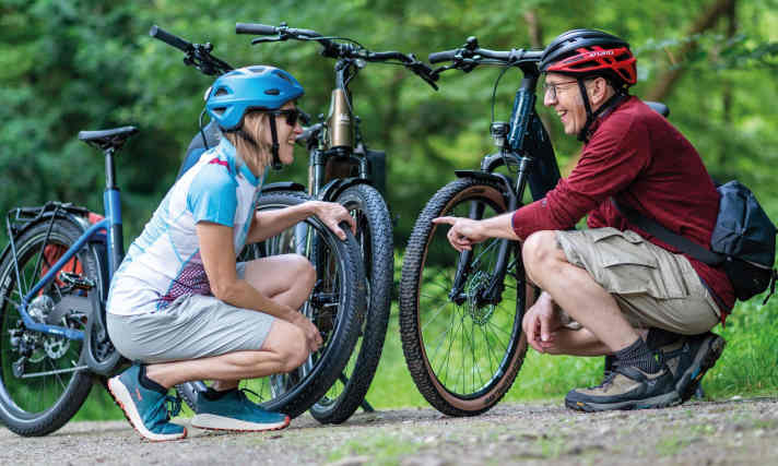 From roughened to extra rough: the profiles of our test bikes make all the difference.