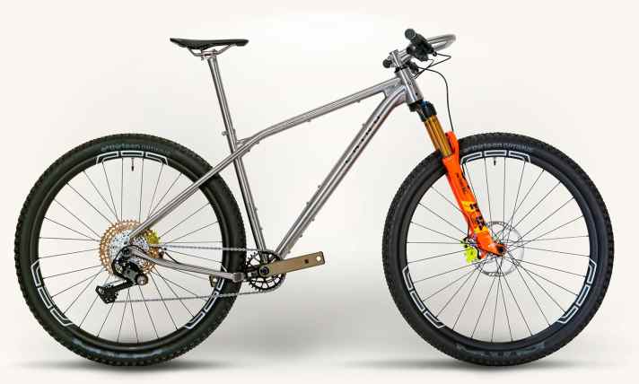 Things get really exotic with this Chiru Highlander body including the Ingrid groupset from Spain.
