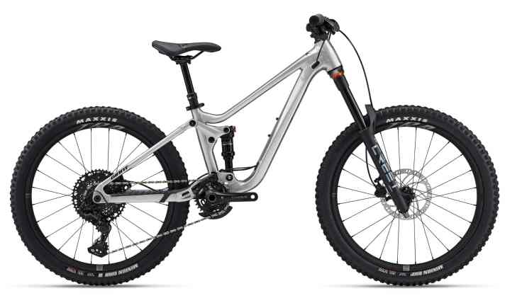 With its suspension travel reserves and tubeless tyres, the € 2399 Giant Faith 24 also takes the fear out of wild trails.