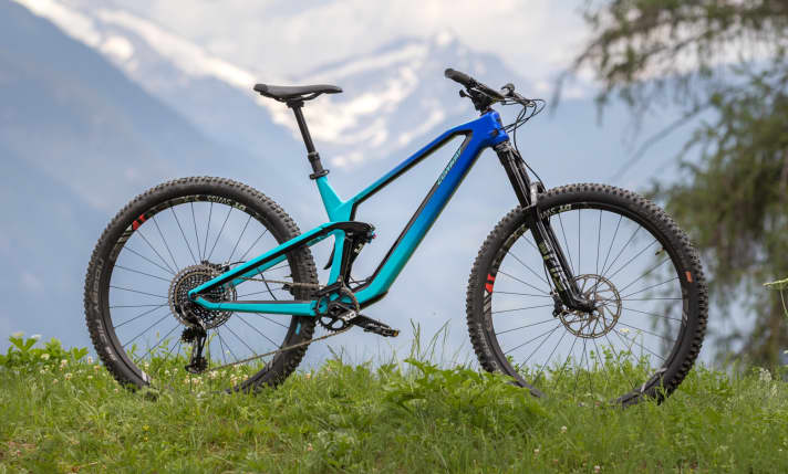   The 29er version of the Conway WME weighed 12.7 kilos without pedals at the Eurobike Media Days. However, the rear triangle and equipment of the 150-millimetre bike were not quite up to standard.