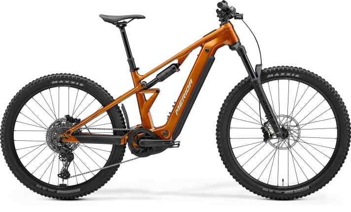 The ETMO 500 Pro relies on the Bosch CX and 800 watt hours but a Suntour suspension with only 140 millimetres. Cost point: 4699 euros.