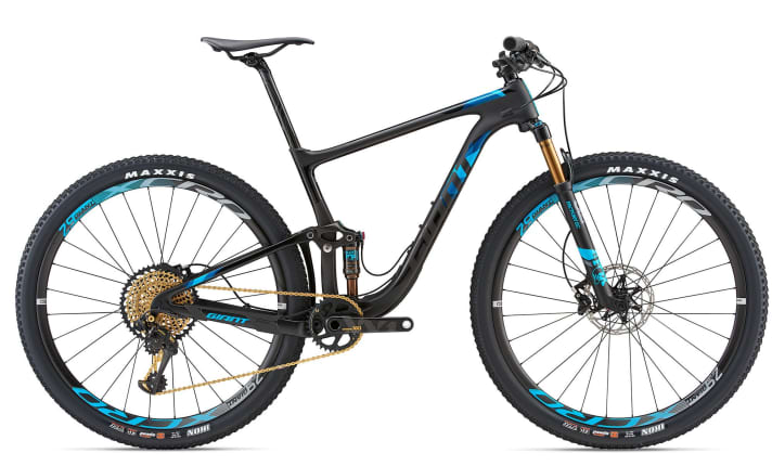   Das Topmodell Giant Anthem Advanced Pro 29 0 protzt mit allem, was leicht und teuer ist – ready to race. UPDATE: Gewicht komplett (BIKE-Messung): 10,16 Kilo in Größe L, ohne Pedale.