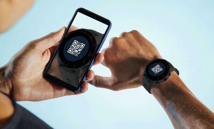   The Elemnt Rival is paired with the smartphone app using a QR code.