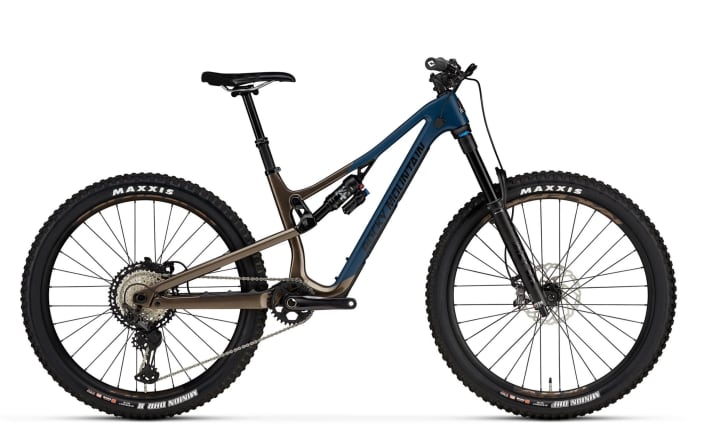 Rocky Mountain führt für sein Instinct eine an kleine Körper angepasste Rahmenform im Angebot.