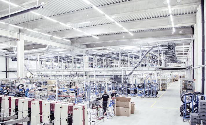 Zum Vergleich: Cube fertigt pro Jahr alleine am Firmensitz in Waldershof deutlich über eine halbe Million Räder.
