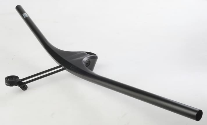   The GPS mount developed together with Carbonworks is mounted in a special device on the handlebars. There are two lengths, as well as mounts for any GPS computer and a GoPro mount.