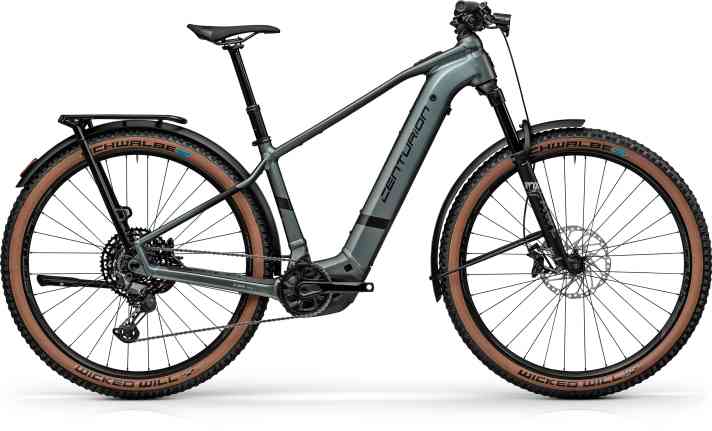 The EQ version of the Backfire R: For an extra 150 euros, there is a pannier rack including rear light, front light, mudguards and side stand.
