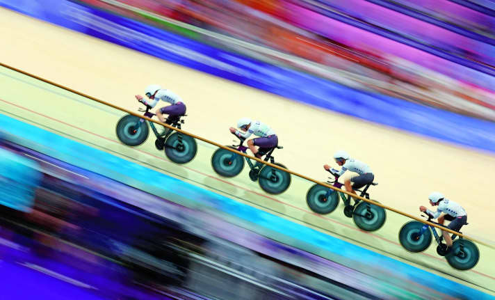 Goldenes Teamwork: Jennifer Valente, Lily Williams, Chloe Dygert und Kristen Faulkner auf dem Weg zum Olympiasieg in der Mannschaftsverfolgung.