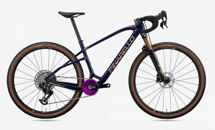 MTB frame with asymmetrical rear triangle, Fox 32 fork and drop bar: the Pinarello is a real eye-catcher.