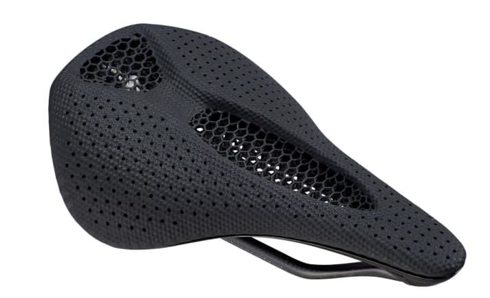   Thanks to the highly complex honeycomb structure, the saddle is designed to adapt to any body shape and ensure a smooth fit.