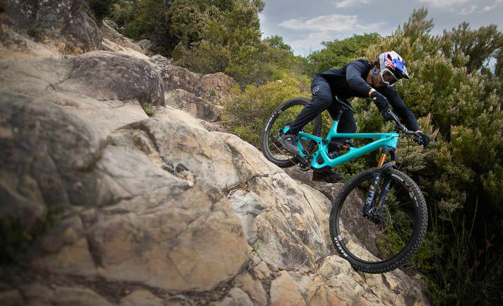   Team-Fahrer Manuel Lettenbichler auf seinem neuen YT Capra 29.