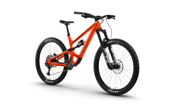   Die 29-Zoll-Variante (Capra 29 Core 3) gibt es in den Farben gelb, schwarz und rot.