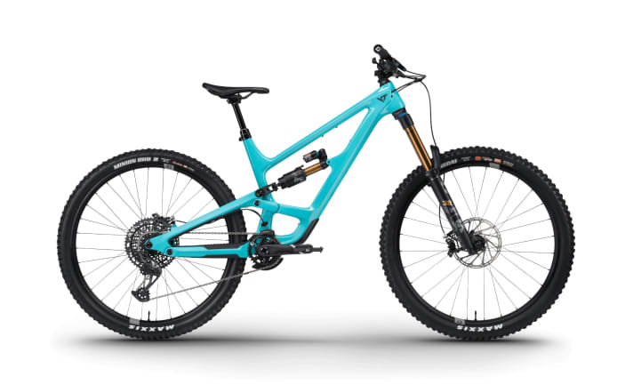   The YT Capra 29 Core 4 is said to weigh 14.9 kilos and costs 5999 euros.