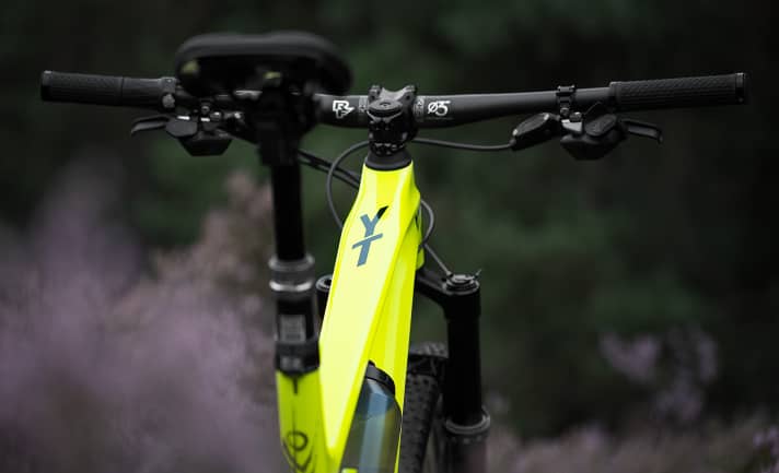   At 2479 grams, we weighed the carbon frame of the Izzo in the BIKE test lab (size L).