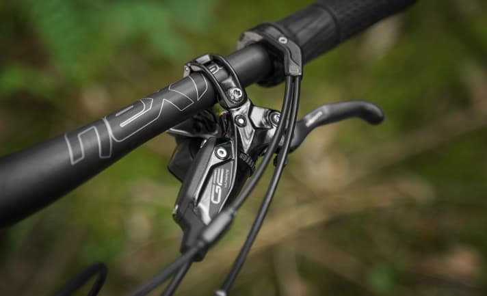   The fork and shock can be locked from the handlebars using the Twistlock remote control. Braking is handled by Sram G2 brakes with titanium bolts and 180/160 millimetre discs.