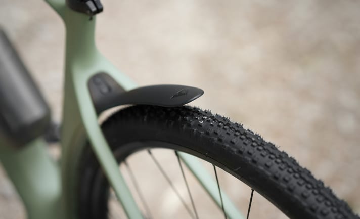 Das Mini-Schutzblech soll den Hintern einigermaßen trocken halten. Die WTB Resolute-Reifen ähneln mit ihrem Profil leichten Cross-Country-Pneus.