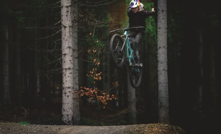 Now even older junior bikers can "play" with the Jeffsy Primus.