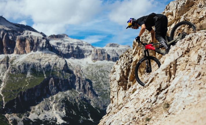 The Sram Code R brakes should contribute to a safe descent.