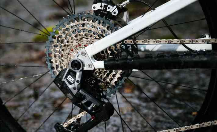 Interchangeable dropouts allow you to customise the chainstay length of the Ra Bikes Bergsra.