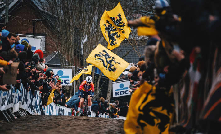 Lotte Kopecky remporte la course des femmes et fait le bonheur de ses compatriotes belges