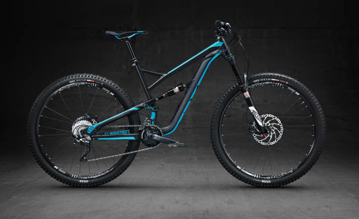   Das Jeffsy AL ebnet den Einstieg in die neue YT-Palette. Für nur 2199 Euro bekommt man eine Pike RC-Gabel, den Monarch R-Dämpfer und eine komplette Shimano SLX-Gruppe.