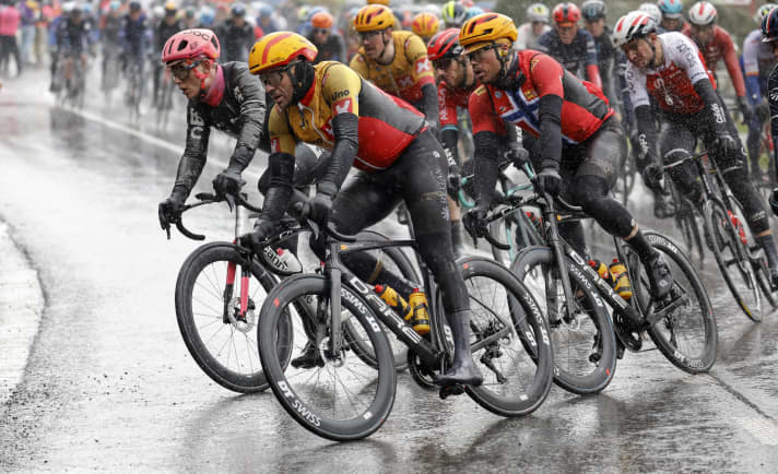 2023 war das Wetter bei Gent-Wevelgem miserabel - das Peloton war stundenlang im Regen unterwegs