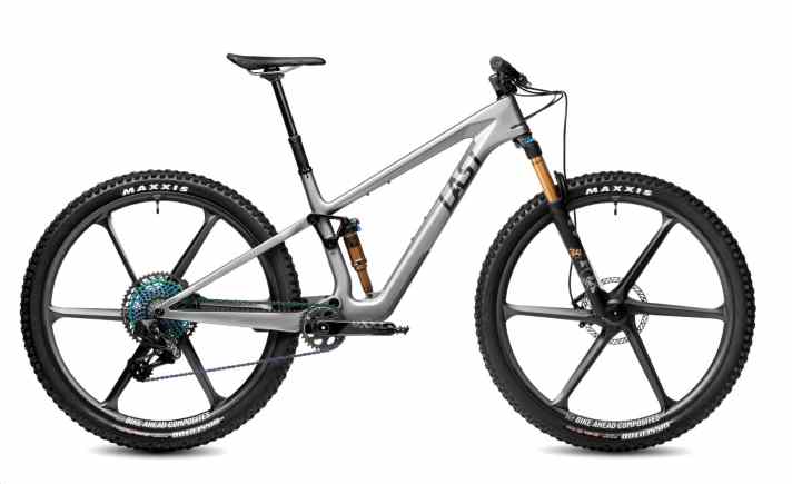 What looks like a concept study from the future is one of the lightest trail bikes on the market: the Last Celos.