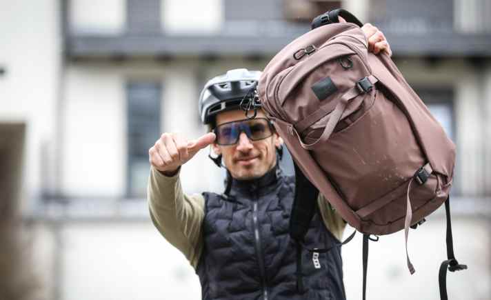 The Osprey Metron 24 works for commuting, but also has weaknesses. That's why it doesn't get the thumbs up.