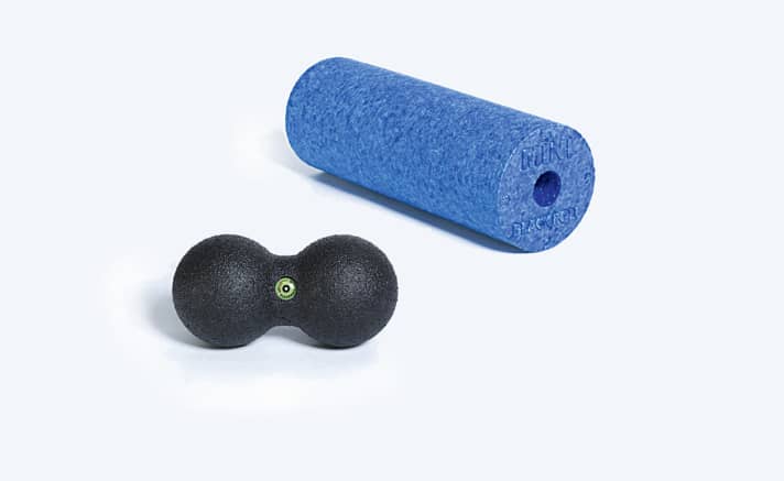 Rollers and balls: The hard foam tools for fascia training are available in a wide variety of sizes and shapes.