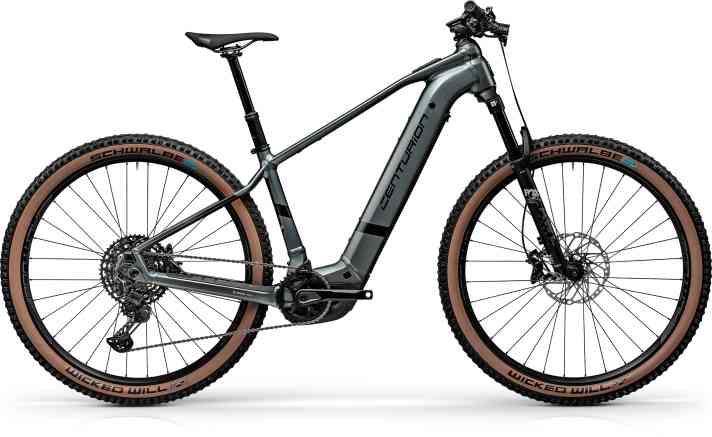 The generous dimensions of the Centurion Backfire R are aimed at smooth running and riding safety. Centurion offers a lifetime guarantee on the frame.
