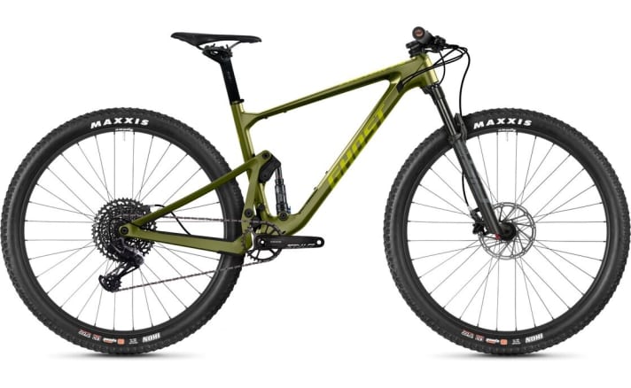   120 Millimeter Federweg an der Front und 115 mm am Heck, kombiniert mit einer abgeflachten Geometrie: Für sportliche, lange Trail-Touren ist man mit dem Down-Country-Bike der Oberpfälzer bestens gewappnet. <a href="https://luna.r.lafamo.com/ts/i5533923/tsc?amc=con.blbn.497955.507800.14129791&smc=BIKE&rmd=3&trg=https%3A%2F%2Fwww.fahrrad-xxl.de%2Fghost-lector-fs-sf-lc-u-universal-p00057589m001" target="_blank" rel="noopener noreferrer nofollow">Das Ghost Lector FS gibt's bei Fahrrad XXL mit 11% Rabatt - für 3999 Euro</a> *.