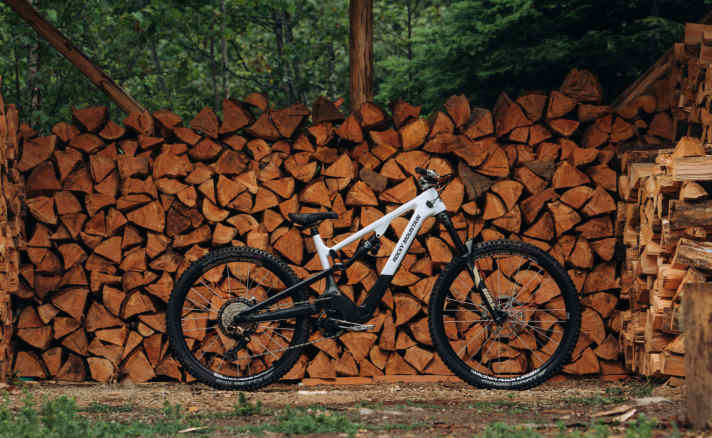 Rocky Mountain Instinct Powerplay SL: Der hauseigene Light-Motor Dyname S4 Lite bekam mit 75 Nm und 700 W Spitzenleistung deutlich mehr Bums. Das Rocky-Aggregat rangiert nun zwischen den Light- und Power-Motoren.