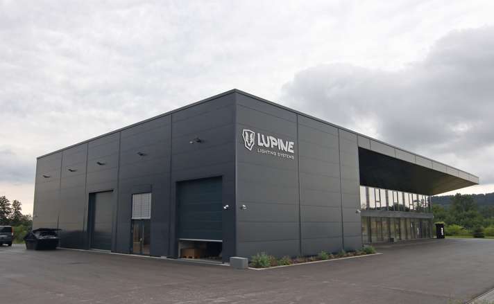 Le siège de Lupine à Neumarkt dans le Haut-Palatinat est tout à fait digne de son rang, voire même noble pour certains. Au début, on résidait dans une grange - un romantisme auquel de nombreux collaborateurs étaient très attachés.