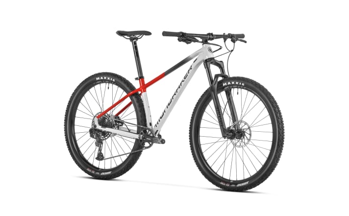 Naturally, the aluminium entry-level model Mondraker Chrono DC also gets a new look.
