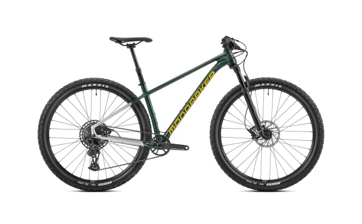 The Mondraker Chrono DC R comes with trail-orientated equipment and an attractive price of 2199 euros.