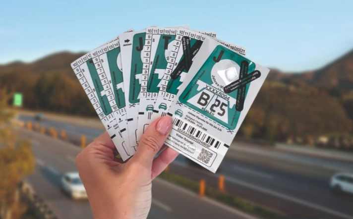 Von 103,80 Euro auf jetzt 106,80 angehoben: das “Jahres-Pickerl” 2026 in Österreich.