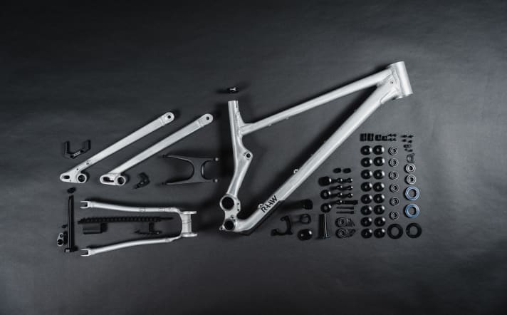 Thanks to the modular system, a chainstay length of up to 460 millimetres can be realised on the Raaw Madonna V3.