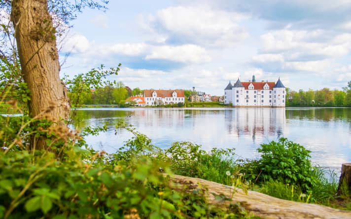 mybike/SchlossGluecksburg_CreditBenjaminNolteTAFF_d7579cd2e9b5d8b7c33f99bd23208afa