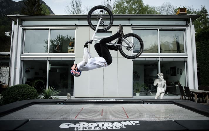   Video production: Fabio Wibmer in the home office